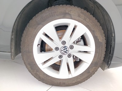 8 - Volkswagen Golf eschini auto