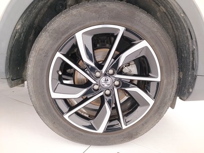 8 - Mg ZS eschini auto