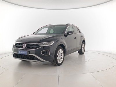 1 - Volkswagen T-Roc eschini auto