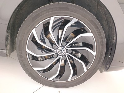 8 - Volkswagen Golf eschini auto