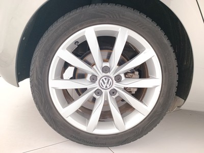 8 - Volkswagen Golf eschini auto