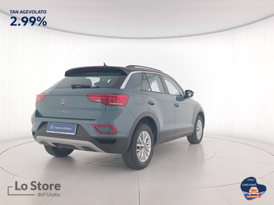 4 - Volkswagen T-Roc eschini auto