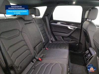 9 - Volkswagen Touareg eschini auto
