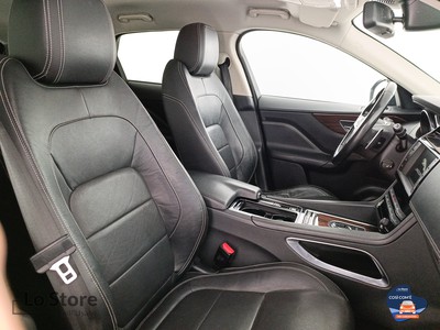 10 - Jaguar F-Pace eschini auto