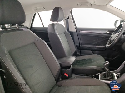 10 - Volkswagen T-Roc eschini auto