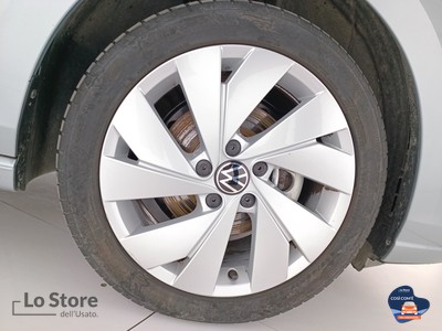 8 - Volkswagen Golf eschini auto