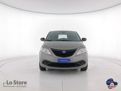 2 - Lancia Ypsilon eschini auto