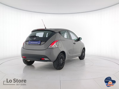 4 - Lancia Ypsilon eschini auto
