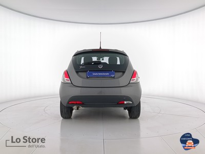 5 - Lancia Ypsilon eschini auto