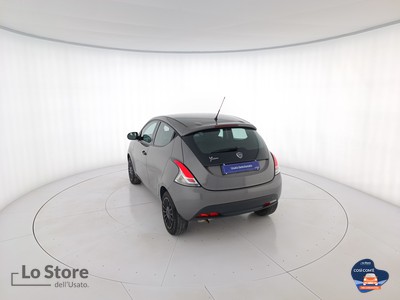 6 - Lancia Ypsilon eschini auto