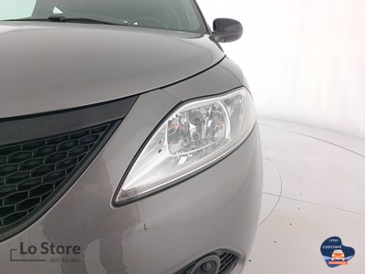 7 - Lancia Ypsilon eschini auto