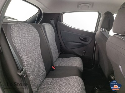 9 - Lancia Ypsilon eschini auto