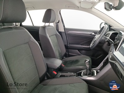 10 - Volkswagen T-Roc eschini auto