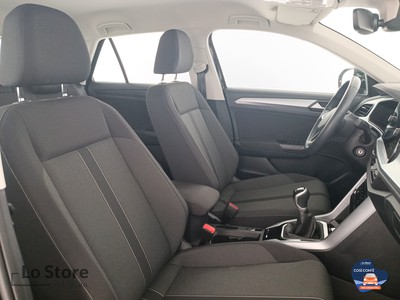 10 - Volkswagen T-Roc eschini auto