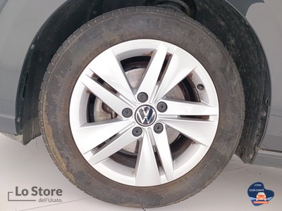 8 - Volkswagen Golf eschini auto