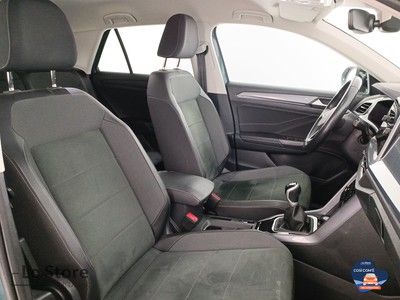 10 - Volkswagen T-Roc eschini auto