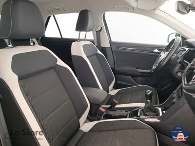 10 - Volkswagen T-Roc eschini auto