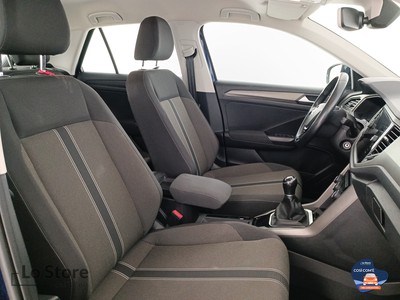 10 - Volkswagen T-Roc eschini auto