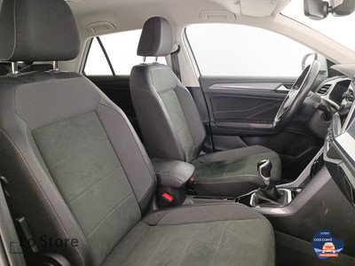 10 - Volkswagen T-Roc eschini auto