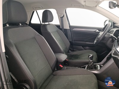 10 - Volkswagen T-Roc eschini auto