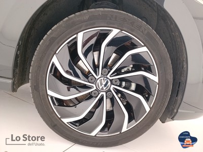 8 - Volkswagen Golf eschini auto