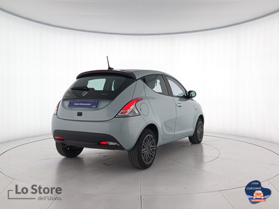 4 - Lancia Ypsilon eschini auto
