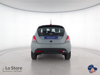 5 - Lancia Ypsilon eschini auto