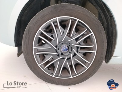 8 - Lancia Ypsilon eschini auto