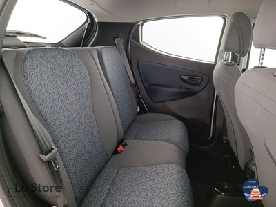 9 - Lancia Ypsilon eschini auto