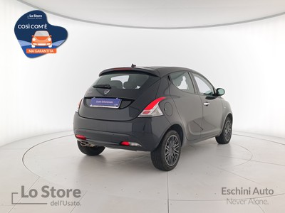4 - Lancia Ypsilon eschini auto