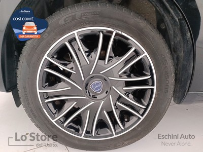 8 - Lancia Ypsilon eschini auto