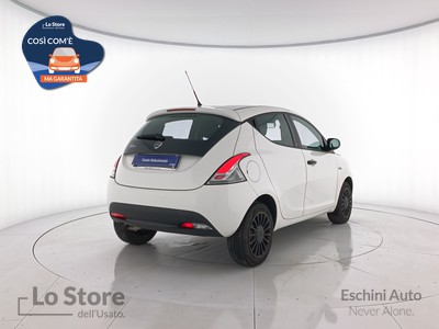 4 - Lancia Ypsilon eschini auto
