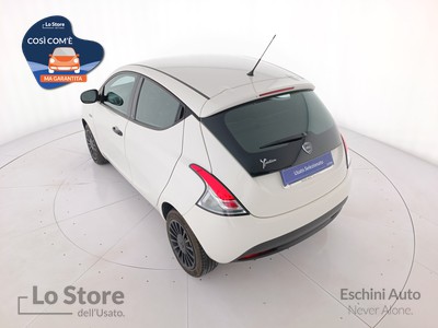 6 - Lancia Ypsilon eschini auto