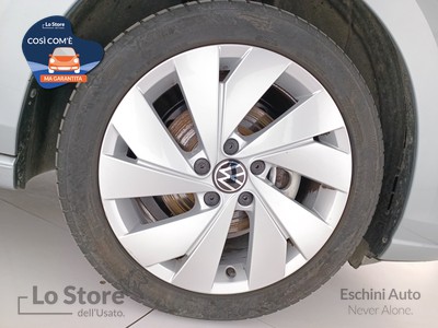 8 - Volkswagen Golf eschini auto