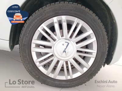 8 - Volkswagen up! eschini auto
