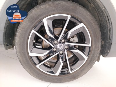 8 - Mg ZS eschini auto