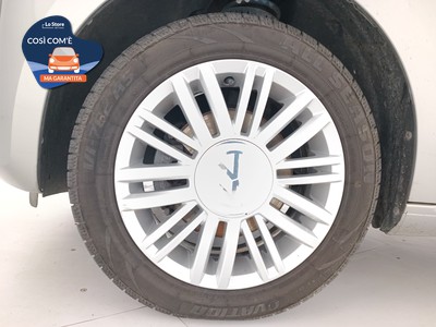 8 - Volkswagen up! eschini auto