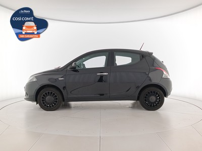 3 - Lancia Ypsilon eschini auto
