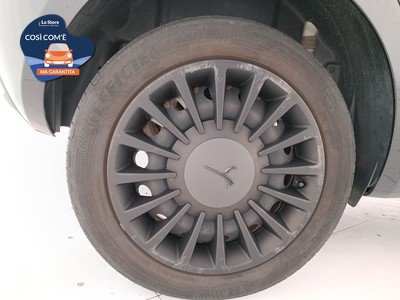 8 - Lancia Ypsilon eschini auto