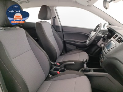 10 - Hyundai i20 eschini auto